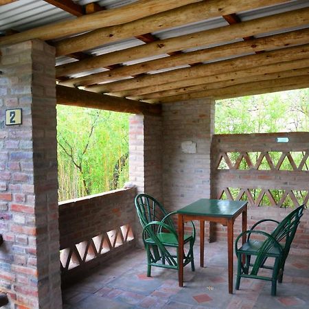 La Toma Complejo De Montana - Cabanas Y Habitaciones En Hosteria Мина-Клаверо Экстерьер фото